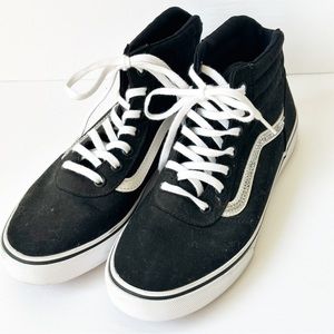 Women’s black canvas Vans Off the Wall size 9
